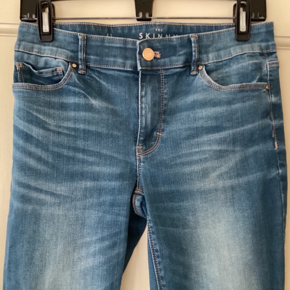 White House Black Market (WHBM) Embroidered Hem The Skinny Crop Jeans Boho - Picture 4 of 14